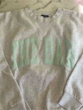 New THE BAR Heather Gray Crewneck Sweatshirt Mint appliqué size large